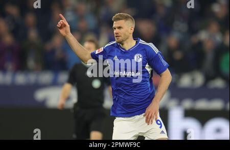 Schalke, Germania. 14th Apr, 2023. Primo : 04/14/2023, calcio, calcio, 1st Bundesliga: FC Schalke 04 - Hertha BSC Berlin 5: 2 giubilazione Simon Terodde Credit: dpa/Alamy Live News Foto Stock