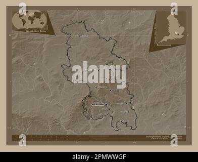 Buckinghamshire, contea amministrativa dell'Inghilterra - Gran Bretagna. Mappa dell'altitudine colorata in tonalità seppia con laghi e fiumi. Località e nomi di Foto Stock