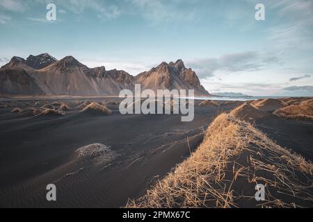 Stokksnes rappresenta un luogo perfetto per fotografi e amanti della natura Foto Stock