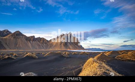 Stokksnes rappresenta un luogo perfetto per fotografi e amanti della natura Foto Stock