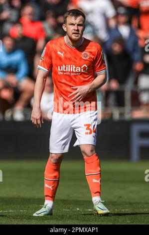 Blackpool, Regno Unito. 15th Apr, 2023. Jordan Thorniley #34 di Blackpool durante la partita Sky Bet Championship Blackpool vs Wigan Athletic a Bloomfield Road, Blackpool, Regno Unito, 15th aprile 2023 (Foto di Mark Cosgrove/News Images) a Blackpool, Regno Unito il 4/15/2023. (Foto di Mark Cosgrove/News Images/Sipa USA) Credit: Sipa USA/Alamy Live News Foto Stock