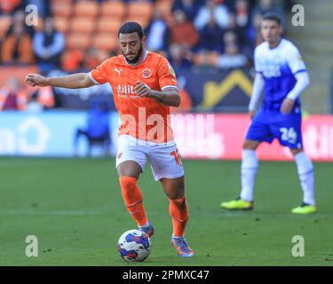 Blackpool, Regno Unito. 15th Apr, 2023. Keshi Anderson #10 di Blackpool con la palla durante la partita Sky Bet Championship Blackpool vs Wigan Athletic a Bloomfield Road, Blackpool, Regno Unito, 15th aprile 2023 (Photo by Alfie Cosgrove/News Images) a Blackpool, Regno Unito il 4/15/2023. (Foto di Alfie Cosgrove/News Images/Sipa USA) Credit: Sipa USA/Alamy Live News Foto Stock