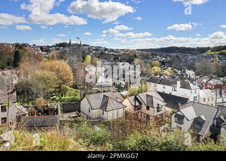 Plympton St Maurice che comprende il 15th ° secolo Thomas a Becket Chiesa anf London Inn visto dal punto panoramico del castello di Plympton. Foto Stock