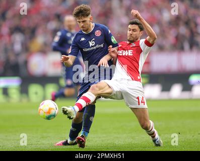 Colonia, Germania. 15th Apr, 2023. Primo : 04/15/2023, calcio, calcio, 1.Bundesliga: 1.FC Colonia - FSV Mainz duello Anthony CACI contro Jonas Hector Credit: dpa/Alamy Live News Foto Stock