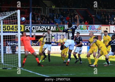 15th aprile 2023; Dens Park, Dundee, Scozia: Scottish Championship Football, Dundee contro Greenock Morton; Kwame Thomas of Dundee segna per 3-2 nel 71st minuto Foto Stock