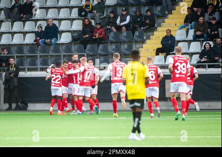 Goteborg, Svezia. 15th Apr 2023. Credit: I giocatori di Kalmar festeggiano il loro 1-0° gol durante la partita di Allsvenskan tra BK Hacken e Kalmar FF il 15 aprile 2023 a Gothenburg. Oskar Olteus / Alamy Live News Foto Stock