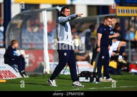 15th aprile 2023; Dens Park, Dundee, Scozia: Scottish Championship Football, Dundee contro Greenock Morton; Gary Bowyer, manager di Dundee, dà istruzioni Foto Stock