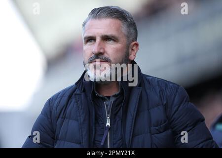 Londra, Regno Unito. 15th Apr, 2023. Ryan Lowe, manager del Preston North End durante la partita del campionato EFL Sky Bet tra Millwall e Preston North End al Den, Londra, Inghilterra il 15 aprile 2023. Foto di Joshua Smith. Solo per uso editoriale, licenza richiesta per uso commerciale. Non è utilizzabile nelle scommesse, nei giochi o nelle pubblicazioni di un singolo club/campionato/giocatore. Credit: UK Sports Pics Ltd/Alamy Live News Foto Stock