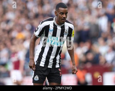 Birmingham, Regno Unito. 15th Apr, 2023. Alexander Isak di Newcastle United durante la partita della Premier League a Villa Park, Birmingham. Il credito dell'immagine dovrebbe essere: Darren Staples/Sportimage Credit: Sportimage/Alamy Live News Foto Stock