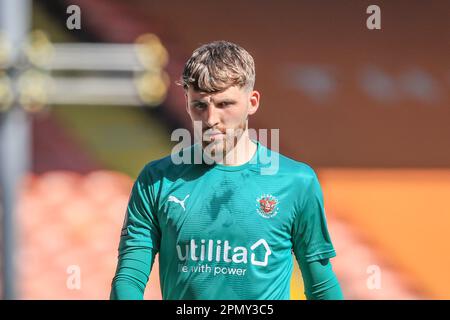 Blackpool, Regno Unito. 15th Apr, 2023. Daniel Grimshaw #32 di Blackpool durante la partita Sky Bet Championship Blackpool vs Wigan Athletic a Bloomfield Road, Blackpool, Regno Unito, 15th aprile 2023 (Photo by Alfie Cosgrove/News Images) a Blackpool, Regno Unito il 4/15/2023. (Foto di Alfie Cosgrove/News Images/Sipa USA) Credit: Sipa USA/Alamy Live News Foto Stock