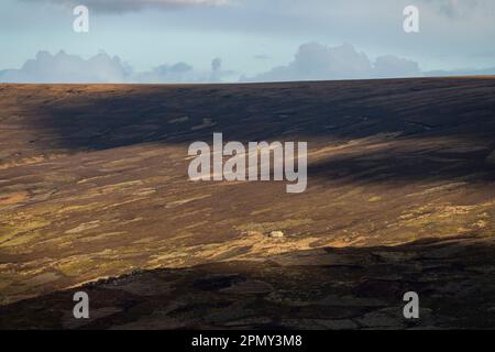 Una capanna di tiro remota sulla brughiera a Chunal vicino a Glossop nel Derbyshire settentrionale, Inghilterra. Foto Stock