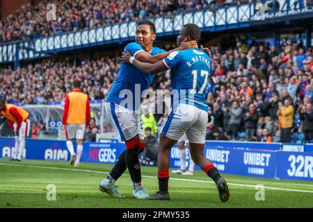 Glaasgow, Regno Unito. 15th Apr, 2023. Nella partita di calcio scozzese tra Rangers e St Mirren, giocata a Ibrox, Rangers casa terra, Rangers ha vinto 5 - 2. Gli scori erano per Rangers: Cantwell (13) 26 minuti, Sakala (30) 48 minuti, Morelos (20) 80 e 81 minuti e Arfield (37) 86 minuti. O'Hara (6) ha segnato per St Mirren in 45 2 e 65 minuti. Credit: Findlay/Alamy Live News Foto Stock