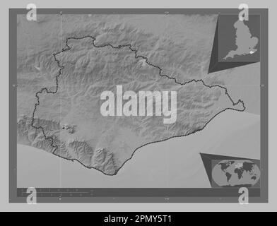 East Sussex, contea amministrativa dell'Inghilterra - Gran Bretagna. Mappa in scala di grigi con laghi e fiumi. Mappe delle posizioni ausiliarie degli angoli Foto Stock