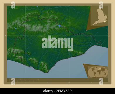 East Sussex, contea amministrativa dell'Inghilterra - Gran Bretagna. Mappa di altitudine colorata con laghi e fiumi. Mappe delle posizioni ausiliarie degli angoli Foto Stock