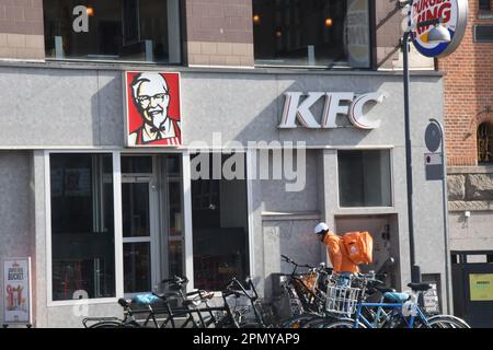 Copenaghen /Danimarca/15 aprile 2023/ KFC fast foor Restaurant nella capitale danese Copenaghen Danimarca. (Foto.Francis Joseph Dean/immagini del decano) Foto Stock