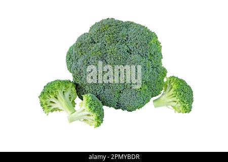 Broccoli o cavolo calabrese e fiori separati isolati su bianco. Brassica oleracea var italica vegetale. Pianta verde commestibile Foto Stock