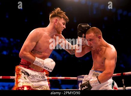 Eithan James (a sinistra) in azione contro Georgi Velichkov durante la loro battaglia di pesi Welterweight alla Copper Box Arena, Londra. Data immagine: Sabato 15 aprile 2023. Foto Stock