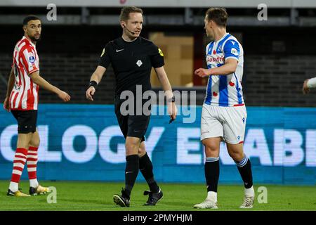 Rotterdam, Paesi Bassi. 15th Apr, 2023. ROTTERDAM, PAESI BASSI - APRILE 15: Arbitro Ingmar Oostrom durante la partita di Eredivie tra Sparta Rotterdam e sc Heerenveen allo Sparta Stadion il 15 Aprile 2023 a Rotterdam, Paesi Bassi (Foto di Hans van der Valk/Orange Pictures) Credit: Orange Pics BV/Alamy Live News Foto Stock