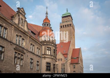 Municipio di Neukolln (Rathaus Neukolln) e Tribunale del Distretto di Neukolln (Amtsgericht Neukolln) - Berlino, Germania Foto Stock