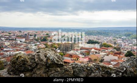 Vista panoramica della città di Didymoteicho Macedonia Evros Grecia dalla cima della collina di fortezza medievale o antico castello Foto Stock