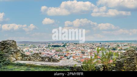 Vista panoramica della città di Didymoteicho Macedonia Evros Grecia dalla cima della collina di fortezza medievale o antico castello Foto Stock