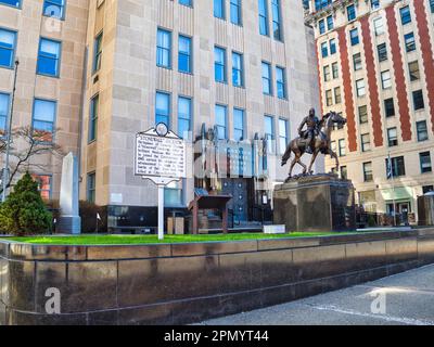 Monumento al generale confederato Thomas 'Stonewall' Jackson fuori dal tribunale della contea di Harrison Foto Stock