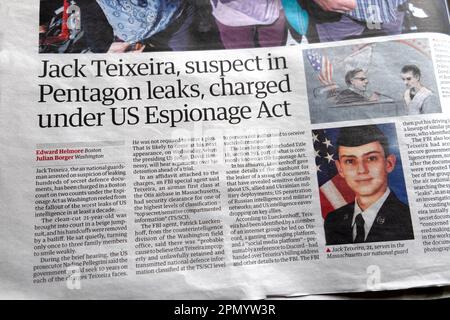 'Jack Teixeira sospetto nel Pentagono perdite, cambiato sotto US Espionage Act' Guardian giornale titolo US intelligence articolo 15 aprile 2023 Londra UK Foto Stock