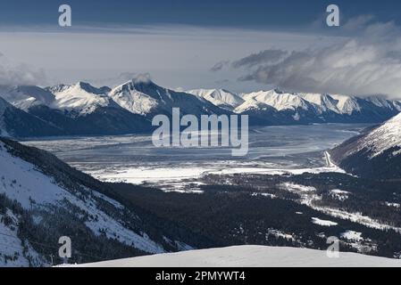 Montagne e valli innevate in Alaska. Foto Stock