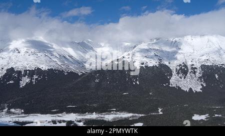 Montagne e valli innevate in Alaska. Foto Stock