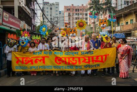 Kolkata, India. 15th Apr, 2023. Il nuovo anno Bengalese, noto anche come Poila Boisakh, celebrato dal Bengalese a Kolkata, in India, il 15 aprile 2023. Il festival segna l'inizio dell'anno di calendario Bengalese. L'attuale anno Bengalese è il calendario Bengalese 1430 BS o Bengalese Sambat. (Foto di Sudip Chanda/Pacific Press/Sipa USA) Credit: Sipa USA/Alamy Live News Foto Stock