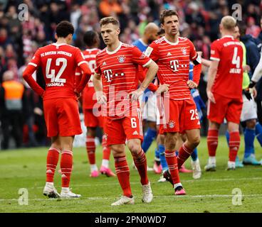 Monaco, Germania. 15th Apr, 2023. I giocatori del Bayern Monaco reagiscono dopo la partita di calcio della prima divisione tedesca Bundesliga tra Bayern Monaco e TSG Hoffenheim a Monaco di Baviera, Germania, 15 aprile 2023. Credit: Philippe Ruiz/Xinhua/Alamy Live News Foto Stock