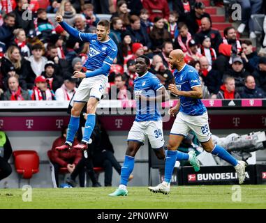 Monaco, Germania. 15th Apr, 2023. Andrej Kramaric (L) di Hoffenheim festeggia il punteggio durante la prima divisione tedesca della partita di calcio della Bundesliga tra il Bayern Monaco e il TSG Hoffenheim a Monaco di Baviera (Germania), il 15 aprile 2023. Credit: Philippe Ruiz/Xinhua/Alamy Live News Foto Stock