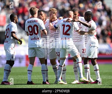 Bologna, Italia. 15th Apr, 2023. Tommaso Pobega (C) di AC Milan celebra il suo gol con i compagni di squadra durante una serie A di incontri di calcio tra Bologna e AC Milan a Bologna, 15 aprile 2023. Credit: Daniele Mascolo/Xinhua/Alamy Live News Foto Stock