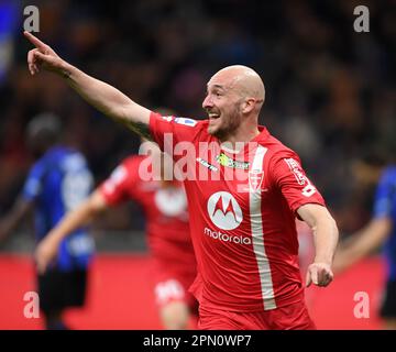 Milano, Italia. 15th Apr, 2023. Luca Caldirola di Monza festeggia il suo gol durante una partita di calcio di Serie A tra il FC Inter e Monza a Milano il 15 aprile 2023. Credit: Daniele Mascolo/Xinhua/Alamy Live News Foto Stock