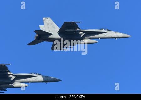 Prefettura di Kanagawa, Giappone - 04 maggio 2017: Boeing F-18E Super Hornet da caccia multirolo VFA-27 Royal maces. Foto Stock