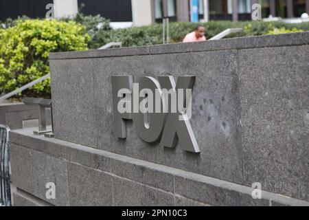 New York, Stati Uniti. 15th Apr, 2023. All'esterno dell'edificio aziendale di Fox News a New York, NY, il 15 aprile 2023. Dominion Voting Systems vs Fox News trial inizia la settimana del 17 aprile 2023 (Photo by Udo salters photography/Sipa USA) Credit: Sipa USA/Alamy Live News Foto Stock