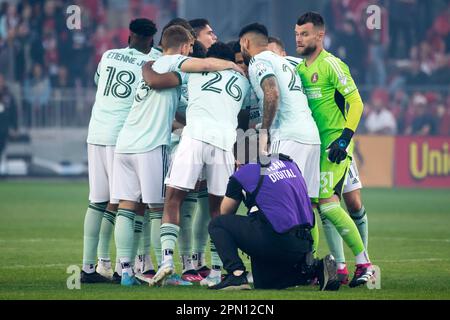 Toronto, Ontario, Canada. 15th Apr, 2023. I giocatori di Atlanta United si accoccolano prima della partita di MLS tra il Toronto FC e l'Atlanta United al BMO Field di Toronto. Il gioco è terminato 2-2 (Credit Image: © Angel Marchini/ZUMA Press Wire) SOLO PER USO EDITORIALE! Non per USO commerciale! Credit: ZUMA Press, Inc./Alamy Live News Foto Stock