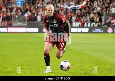 Toronto, Ontario, Canada. 15th Apr, 2023. Federico Bernardeschi #10 in azione durante il gioco MLS tra il Toronto FC e Atlanta United al BMO Field di Toronto. Il gioco è terminato 2-2 (Credit Image: © Angel Marchini/ZUMA Press Wire) SOLO PER USO EDITORIALE! Non per USO commerciale! Credit: ZUMA Press, Inc./Alamy Live News Foto Stock