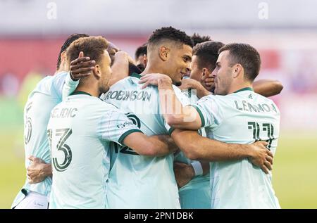 Toronto, Canada. 15th Apr, 2023. I giocatori di Atlanta United celebrano dopo aver segnato durante la 2023 Major League Soccer (MLS) match tra Toronto FC e Atlanta United al BMO Field di Toronto, Canada, il 15 aprile 2023. Credit: Zou Zheng/Xinhua/Alamy Live News Foto Stock