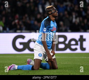 Napoli, Italia. 15th Apr, 2023. Victor Osimhen di Napoli reagisce durante una partita di calcio di Serie A tra Napoli e Hellas Verona a Napoli il 15 aprile 2023. Credit: Alberto Lingria/Xinhua/Alamy Live News Foto Stock