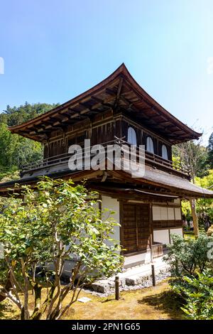 Kyoto Giappone 2023 aprile, Ginkakuji Silver Pavilion tempio e giardini, famoso per le sue onde di sabbia ginthadan e la rappresentazione del Monte Fuji, Giappone, Asia Foto Stock