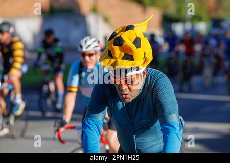 Casco da calcio sportivo per ciclisti, tour in bicicletta di città del Capo del 2023 Foto Stock