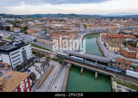 Veduta aerea della città italiana Senigallia Foto Stock