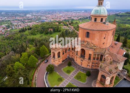 Veduta aerea del santuario della Madonna di San Luca a Bologna Foto Stock