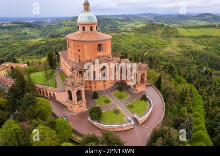 Veduta aerea del santuario della Madonna di San Luca a Bologna Foto Stock
