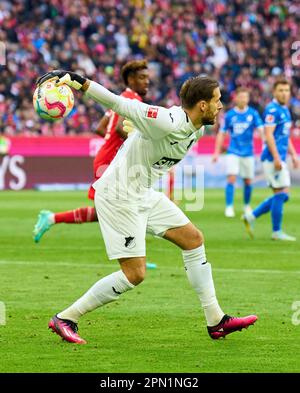 Oliver BAUMANN, Torwart Hoff 1 nella partita FC BAYERN MUENCHEN - TSG 1899 HOFFENHEIM 1-1 1.German Football League il 15 aprile 2023 a Monaco di Baviera, Germania. Stagione 2022/2023, giorno 28, 1.Bundesliga, FCB, BVB, München, 28.Spieltag. © Peter Schatz / Alamy Live News - LE NORMATIVE DFL VIETANO L'USO DELLE FOTOGRAFIE come SEQUENZE DI IMMAGINI e/o QUASI-VIDEO - Foto Stock