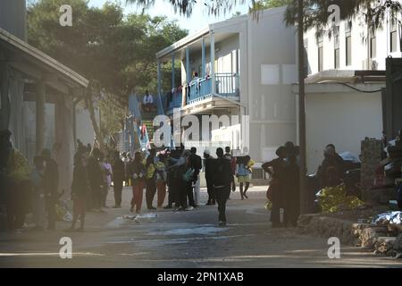 Lampedusa , Sicilia, Italia, 15 novembre 2022, Migrants into the migration center hotspot of Lampedusa Island on 2022. Foto Stock