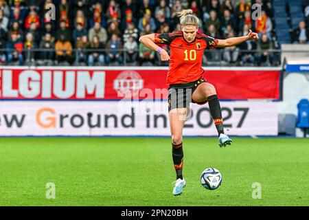 Justine Vanhevermaet ha ritratto durante un amichevole gioco di calcio femminile tra le squadre nazionali del Belgio , chiamato Red Flames , e la Slovenia martedì 11 aprile 2023 a Leuven , Belgio . PHOTO SPORTPIX | STIJN AUDOOREN Foto Stock