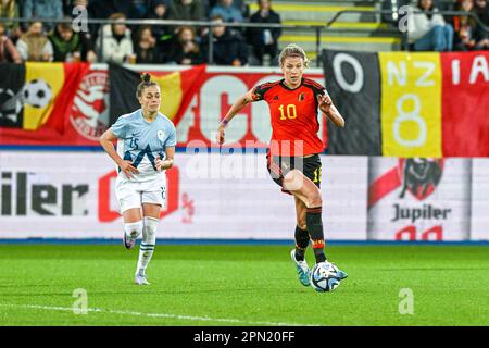 Justine Vanhevermaet ha ritratto durante un amichevole gioco di calcio femminile tra le squadre nazionali del Belgio , chiamato Red Flames , e la Slovenia martedì 11 aprile 2023 a Leuven , Belgio . PHOTO SPORTPIX | STIJN AUDOOREN Foto Stock