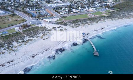 Guardando verso il basso sul nuovo Jurien Bay Jetty, Australia Occidentale Foto Stock